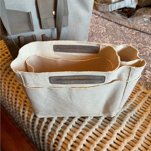 Excellent condition HAMMITT Joe tote with convenient insert! - Picture 3 of 3